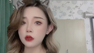 Proses seorang pria berubah menjadi wanita yang suka berpakaian wanita