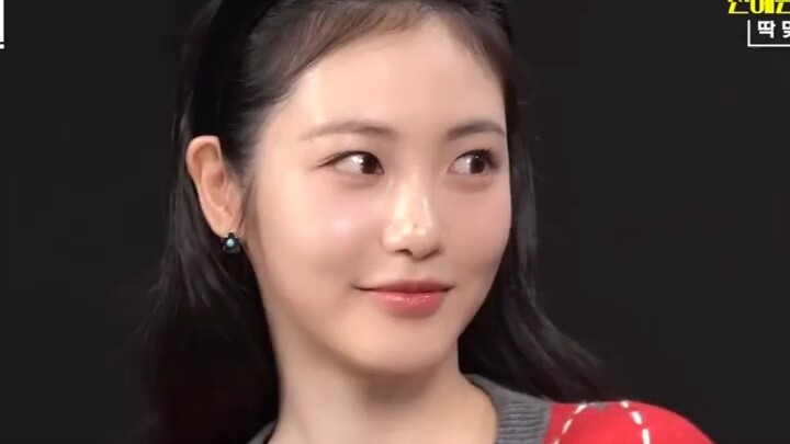 The actress who plays Xiao Yanzhen appeared on a Korean variety show and flipped her expression in a