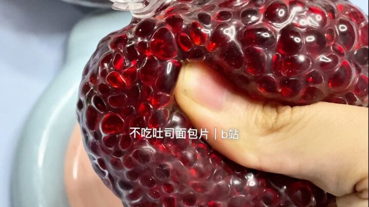 Making a pomegranate