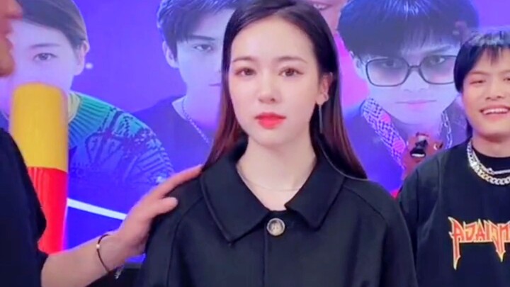 Elegant and poised, Big Sister-in-law Yang | Lively and adorable, Little Sister-in-law Yang