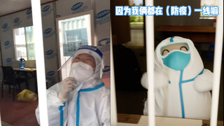 Man strikes up a conversation with the white-clad medical worker while getting tested for nucleic ac