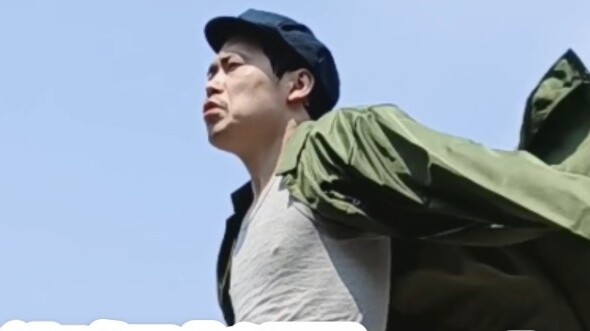 Hãy nhìn người anh thứ tư học được một vài động tác và nhảy một điệu nhảy đường phố