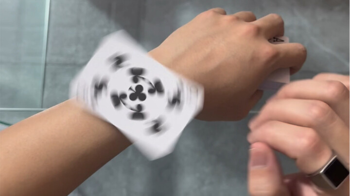 การ์ดธรรมดา ลูกเล่นมายากล ท่าทางแฟนซี