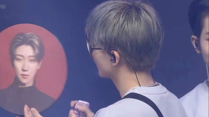 【SEVENTEEN】Hu Zi say đắm hôn Từ Tiểu Bát, tình yêu của anh 21114