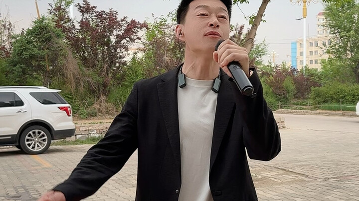 Mungkin kamu nggak kenal aku, tapi kamu pasti pernah dengar lagu-laguku!