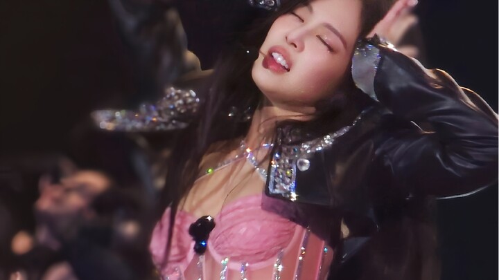 ما إن بدأت جيني بالغناء حتى بدأت تغيّر النغمة بجنون، وأثارت جنون الجميع على المسرح！！！！！！