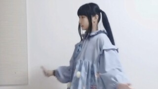 [Cô bé siêu dễ thương nhảy múa xua tan nỗi buồn] Đồng Kỳ lại nhảy theo bài "Xin lỗi vì quá dễ thương