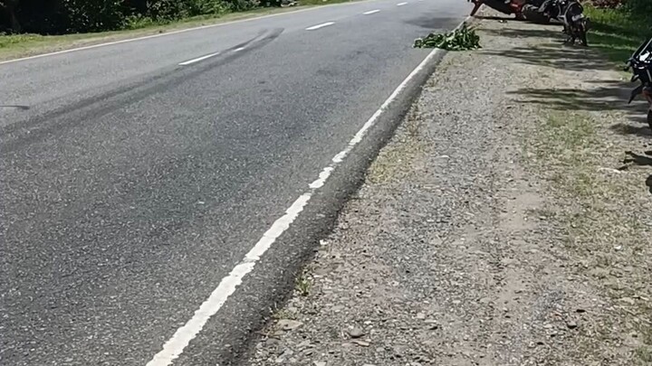 Ang sakit lang kasama mo sa hanapbuhay nabangga sa daan Ng mabilis na bus