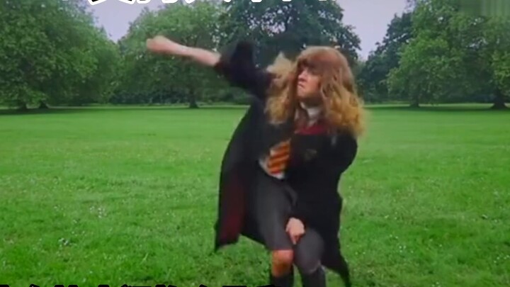 Hati Harry dan Hermione berkobar-kobar! Nana Cina sangat populer di dunia sihir!