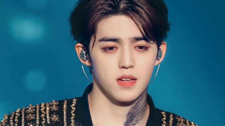 JOSHUA: Lưng bạn có mọc gấu trúc nhỏ không?