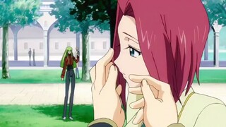 CC ngủ trên giường của Lelouch một đêm, sau đó cô có thể mặc quần áo của Lelouch và ra ngoài một các