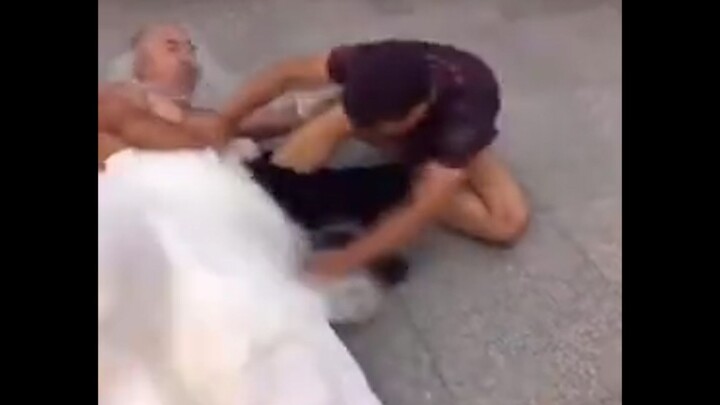 Seorang perempuan menyatakan cintanya di depan umum, ternyata si laki-lakinya ternyata gay!