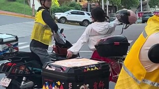 Woman nearly collides with delivery guy while driving against traffic, breaks down emotionally and r