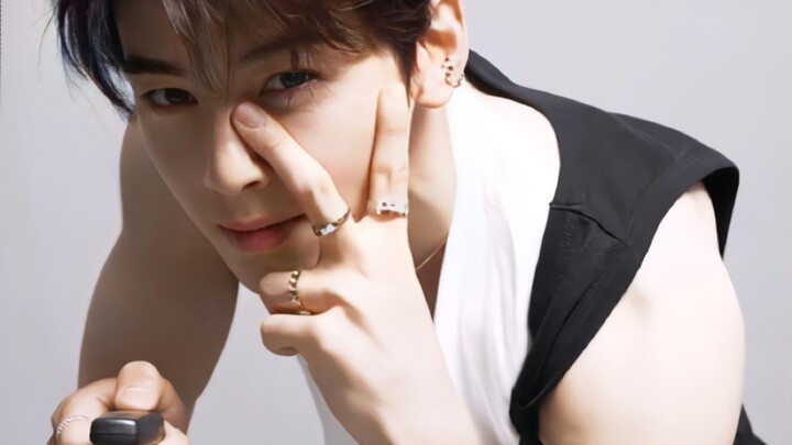 Khuôn mặt cún con, thân hình chó sói