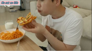 Mì cay phô mai và bánh mặn phần 3 #mukbang