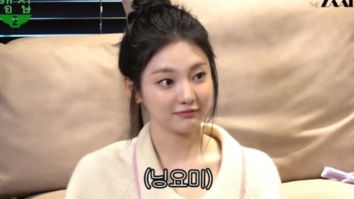 พี่แบมแบมถามนิงนิงว่ามีภาพลักษณ์อย่างไรในใจของตัวเอง นิงนิงเลียนแบบสีหน้าขี้อายนิ่งปฏิเสธของพี่แบมแบ