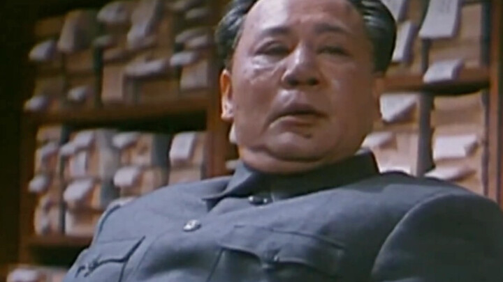 “Little one, Grandpa Mao’s come to see you!”