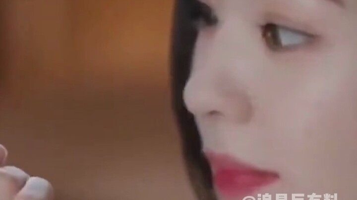 Ở Hàn Quốc, phải nổi tiếng đến mức nào mới được làm đại diện cho rượu soju? Cùng xem có những nữ ido
