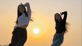 夕阳下就是要好朋友一起跳《Diamond》！！/TRI.BE