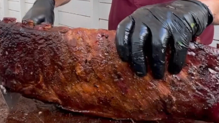 บาร์บีคิวอเมริกันรสชาติเข้มข้น กินทีเดียวอิ่มไปทั้งสัปดาห์! อาหารข้างถนนสุดฟินในลอสแอนเจลิส