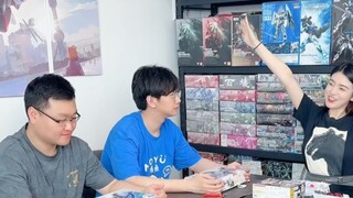 Are there any friends who want to play models together?