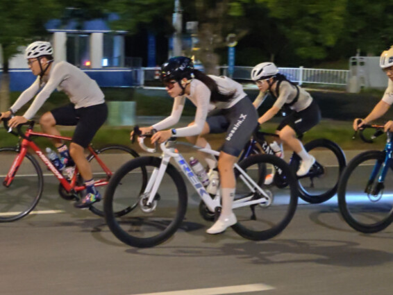 Training with the female cycling team