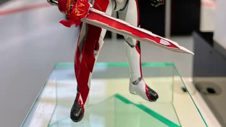 SHFiguarts Kamen Rider Saber Courage Dragon Metallic Version (Actual Display Picture) Price: 6050 ye