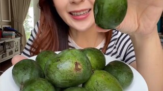 Kemarin pas post baby mango dari Colombia , banyak yg bilang itu tali jiwo kalau di Indo ...