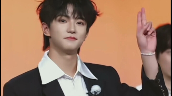 มู่จื้อเฉิง ทัวร์สดท้าทายสุดยิ่งใหญ่ (เต้นกวาดขา, วัตถุทั้งหลายเกิดขึ้น, Dreamin)