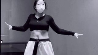 นักออกแบบท่าเต้นมันนี่ลองลองจะเต้นแม้จะเหนื่อยล้าก็ตาม