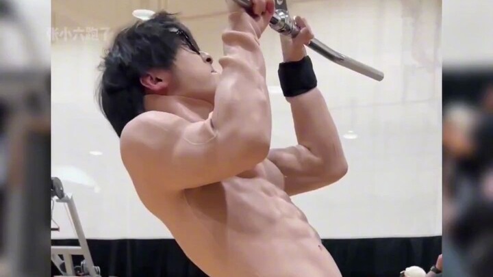 Si abang ini baru saja memposting video olahraga, tapi malah dipanggil "anjing kecil" oleh para dewi