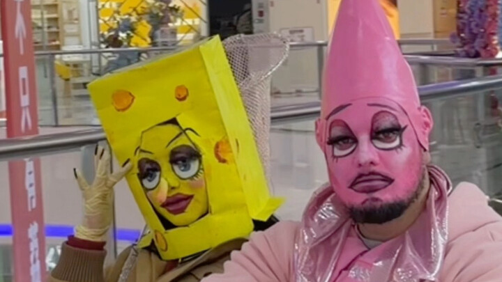 Mereka benar-benar keluar rumah seperti ini...