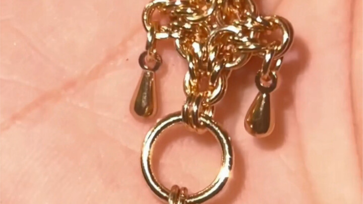 The finished piece looks great even when you detach just one strand to turn it into a tassel!! #Chin