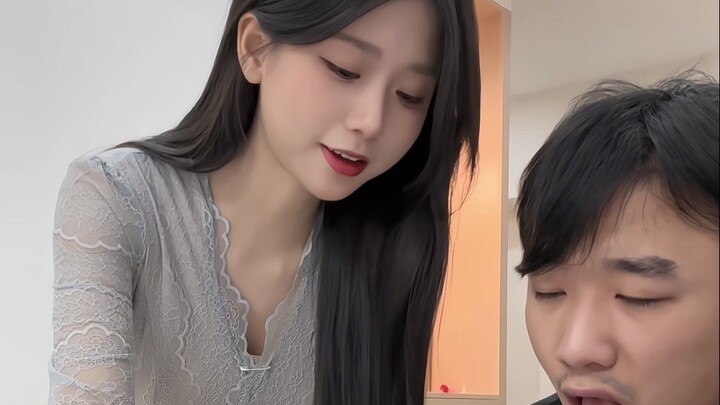 Makan segitu aja terus kerja bisa kuat nggak nih? Untung ada aku!