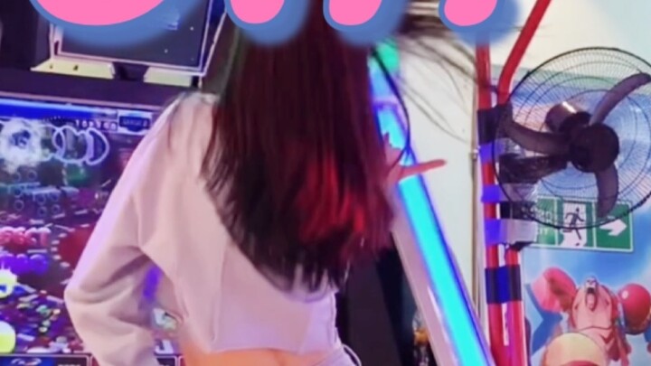 [Oh] A beautiful girl went to the arcade and spent 2 coins to dance a dynamic dance song. She danced