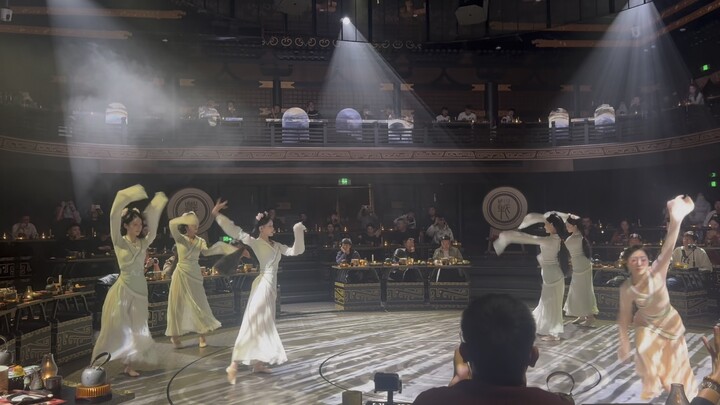 نسخة كاملة من "تعلم المشي في هاندان" مدتها 4 دقائق