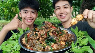 กะเพรากบผัดเผ็ด รสเข้มข้นจัดจ้านแซ่บมาก กินกับข้าวโอ้ยยฟิน.