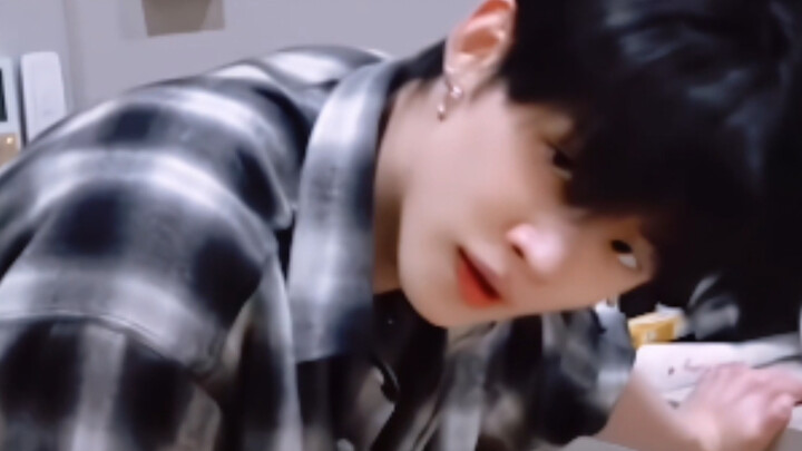 『Choi Yeon-jun』Mặt mộc, trang phục thường ngày, phòng tập