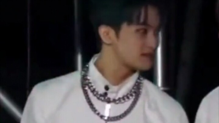 【markchan】【Ma Dong】Jadi, Mark tuh sangat mempermasalahkan kenapa nggak langsung aja memeluk adik per