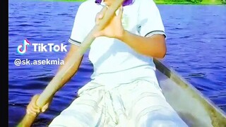 অন্য নদীর ঘাটে ধরাইও না হেলে দুলে