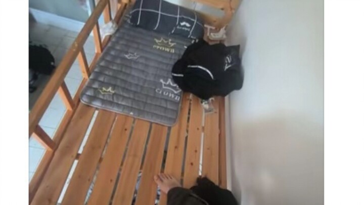 Khoảnh khắc tăm tối khi tân sinh viên nhập ký túc xá