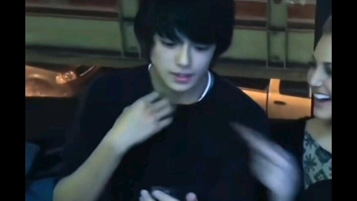 Siapa aja yang mengikuti dunia hiburan Jepang pasti tahu, dia udah punya anak sejak usia 14 tahun.