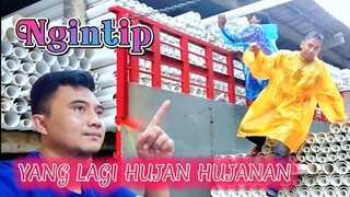 SUASANA GUDANG PIPA PVC SAAT DI GUYUR HUJAN || WALAUPUN HUJAN TETAP SEMANGAT KERJA