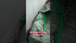 Xưởng sản xuất dép Nguyễn Như Anh đóng 100 đôi dép bánh mì cho đại lý 3 4 ngày là có dép ạ.