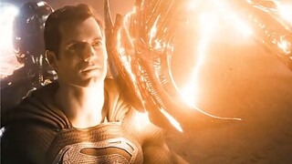 Para pahlawan super Liga Keadilan berkumpul, Superman dengan kekuatannya sendiri membawa lima orang 