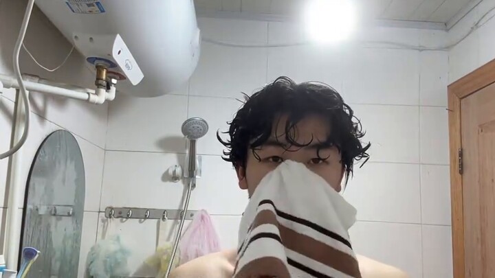 After get off work, I always like to talk nonsense in front of the camera