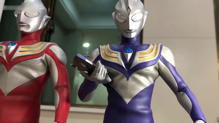 Terbang lebih tinggi! Pajangan lukisan patung Ultraman Tiga 34cm! Gandakan kesenangannya!