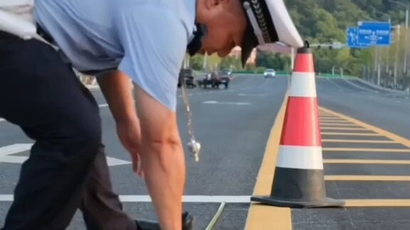 [Điều chỉnh bổ sung] Cảnh sát thử nghiệm phanh dừng tức thì ở tốc độ 200 km/h