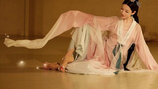 “Trò tiểu nhân của ta khiến hoàng đế bật cười.”