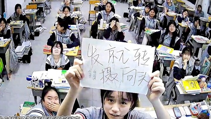 It’s just a silent exchange between teacher and students, yet it moves viewers to tears—a heartwarmi